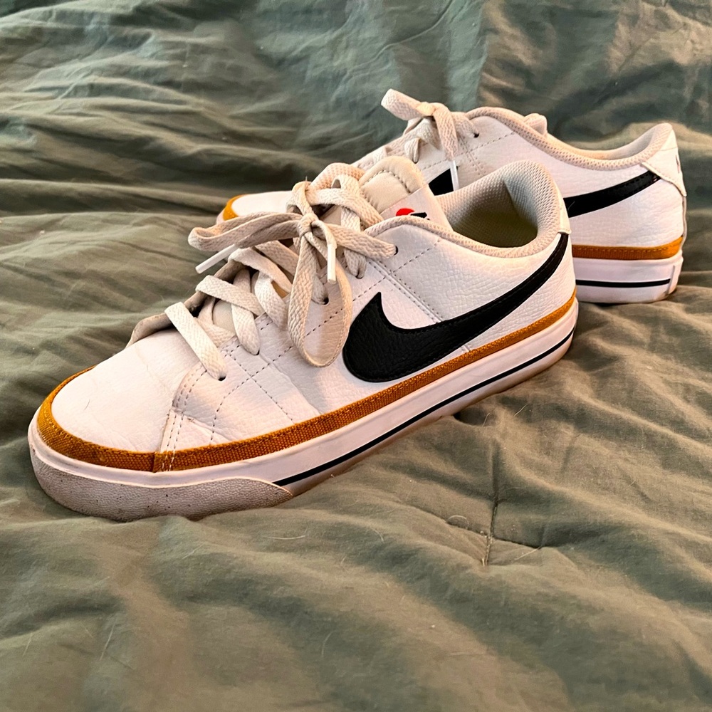Nike Court Legacy Tennis Shoe Women’s 7.5